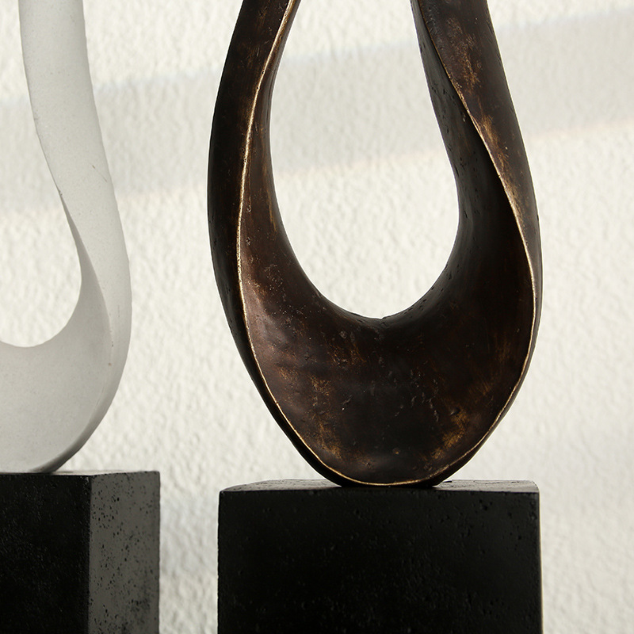 White vertical resin decoration